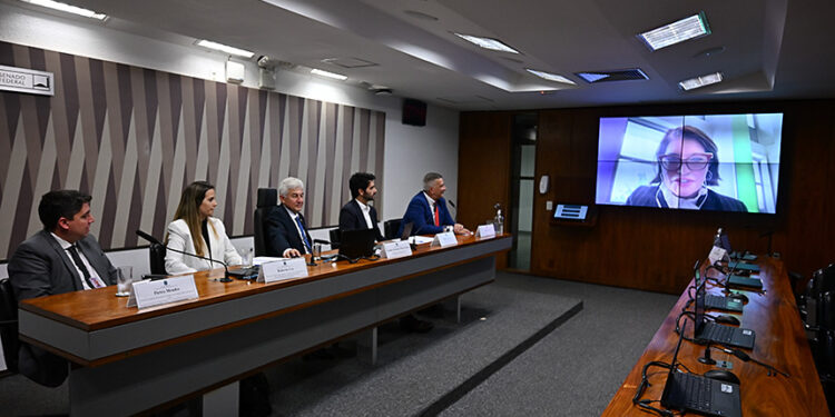 Debatedores defendem regulamentação da exploração de energia no mar