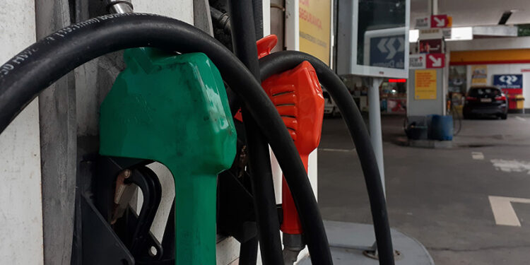 Governo edita MP com subsídio para segurar preço do diesel