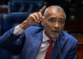 Senador Romário (PL-RJ) em pronunciamento à bancada.