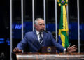 Em discurso,  à tribuna,  senador Izalci Lucas (PL-DF).