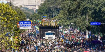 Marcha para Jesus leva evangélicos para as ruas de São Paulo
