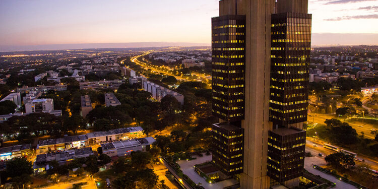 PEC da autonomia do Banco Central está na pauta da CCJ na quarta