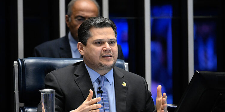 Presidente do Senado Federal, senador Davi Alcolumbre (União-AP) conduz sessão.