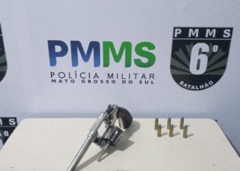 POLÍCIA MILITAR IMPEDE POSSÍVEL TRAGÉDIA E PRENDE HOMEM ARMADO APÓS AMEAÇAS EM CORUMBÁ