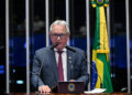 Em discurso,  à tribuna,  senador Hermes Klann (PL-SC).
