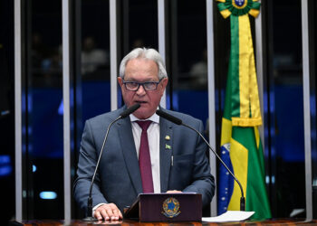 Em discurso,  à tribuna,  senador Hermes Klann (PL-SC).