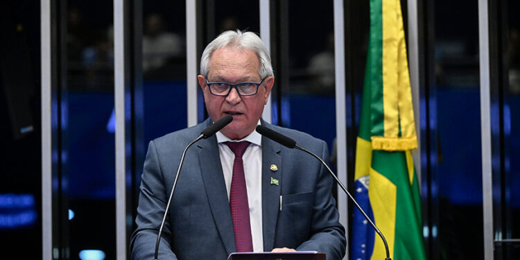Em discurso,  à tribuna,  senador Hermes Klann (PL-SC).