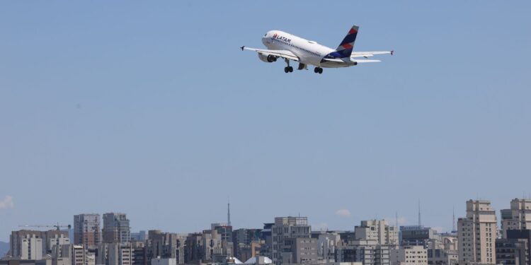 Petrobras reduz preço do querosene de aviação em 14,2%