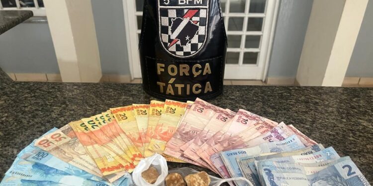 Polícia Militar prende homem por tráfico de drogas em Coxim