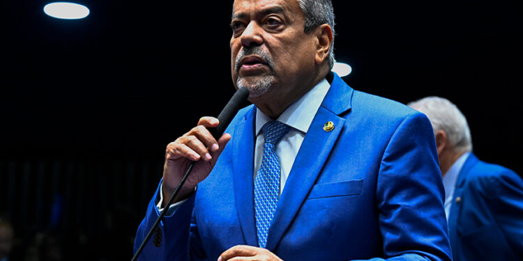 Senador Dr. Hiran (PP-RR) em pronunciamento à bancada.