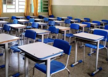 Pai de estudante é agredido a capacetadas após briga escolar em Campo Grande