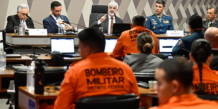 Uso de emendas da saúde por corpos de bombeiros divide opiniões em debate