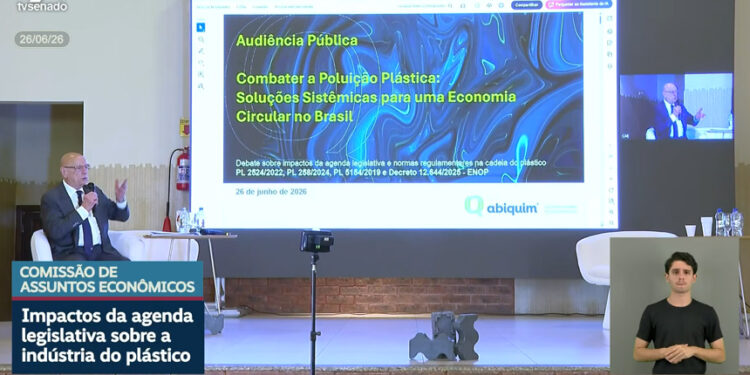 Uso responsável do plástico favorece desenvolvimento, afirmam debatedores