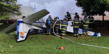 Queda de avião em Marília deixa mortos e mobiliza resgate