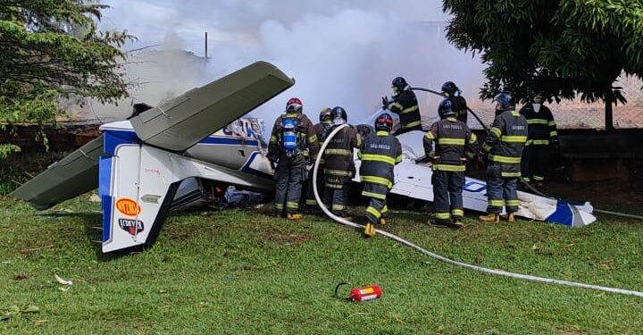 Queda de avião em Marília deixa mortos e mobiliza resgate