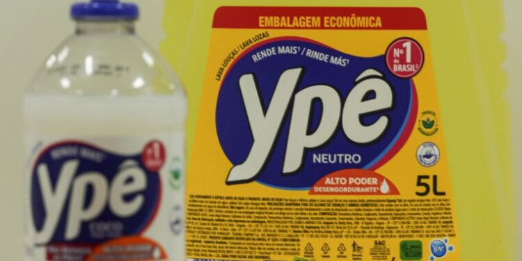 Anvisa mantém suspensão de produtos da Ypê após falhas em fábrica