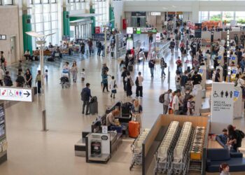 Japão emite ordens de evacuação após avanço do tufão Jangmi