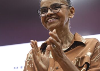 Marina Silva recebe maior condecoração da França em Brasília