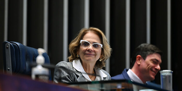 Damares cobra implementação de cadastro de predadores sexuais