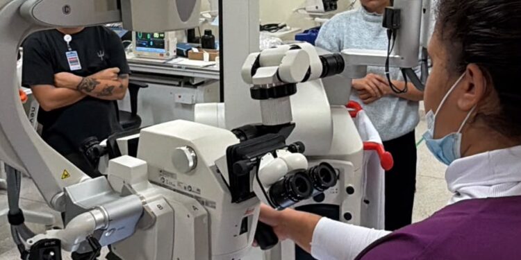 Governo de MS amplia capacidade cirúrgica do HR da Costa Leste com microscópio de alta tecnologia