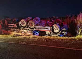 Tombamento de caminhão na BR-267 deixa caminhoneiro morto em Bataguassu