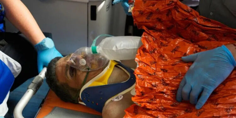 Após oito dias soterrado, homem é resgatado com vida na Venezuela