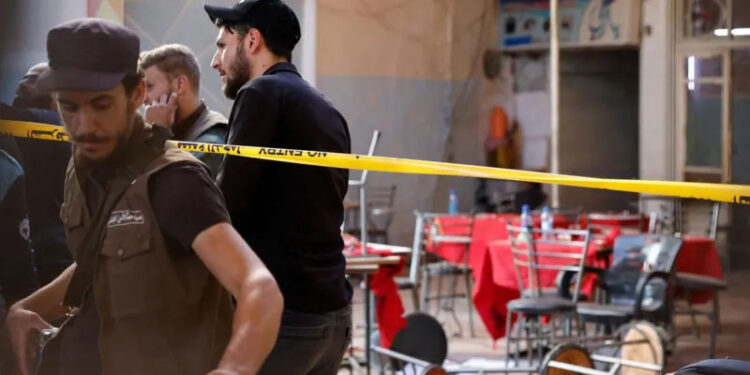 Bomba explode em café no centro de Damasco e deixa mortos