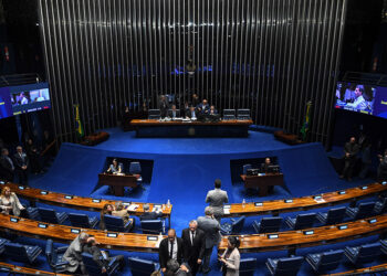 Senador Irajá (PSD-TO) em pronunciamento à bancada.