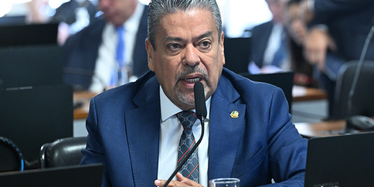 Em pronunciamento, à bancada, relator do PL 2.672/2025, senador Dr. Hiran (PP-RR).