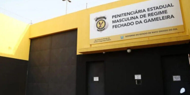 PF bate na porta de suposta facção e cumpre 24 prisões em MS