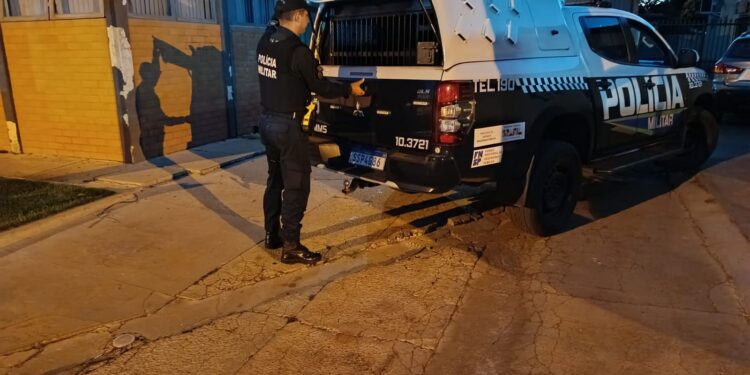 Polícia Militar prende dois homens por descumprimento de medidas protetivas