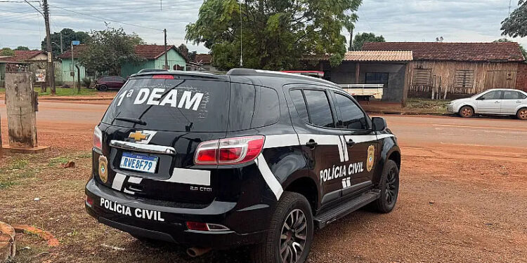 Prendeu a namorada em casa e acabou preso pela polícia