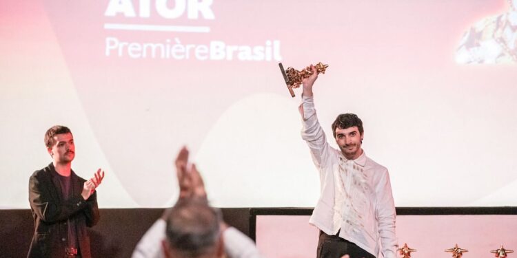 A Margem do Rio e Elza vencem principais prêmios do Festival do Rio