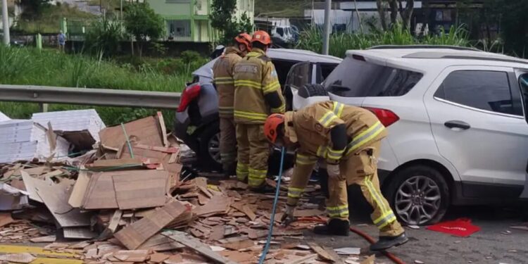 Acidente na BR-393, no RJ, deixa cinco mortos e nove feridos