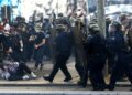 Adolescentes franceses fazem mais um dia de protestos sobre escolas
