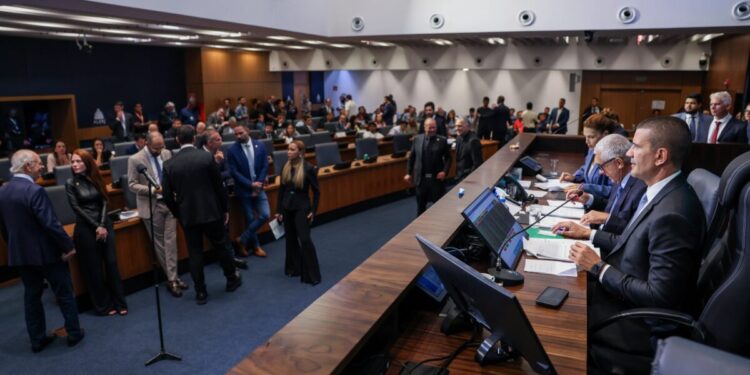 Alerj tem a menor taxa de renovação desde 2018, mesmo envolvida em escândalos que levaram à prisão de deputados