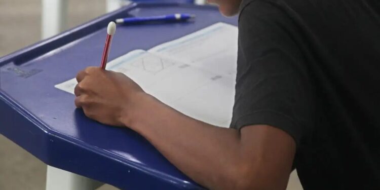 Alunos e professores participam hoje de Olimpíada de Matemática