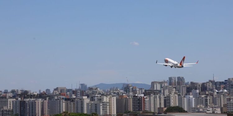 Anac estabelece regras mais restritivas para aviação em Congonhas (SP)