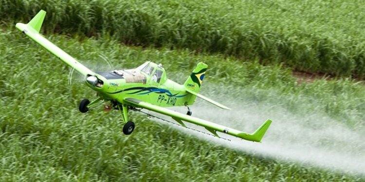 Brasil é 2º maior importador de pesticidas proibidos na UE, diz Oxfam