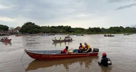 Mergulhadores reforçam buscas por homem desaparecido no Rio Taquari, em Coxim