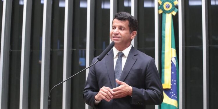 Câmara aprova MP que condiciona registro médico a exame de proficiência