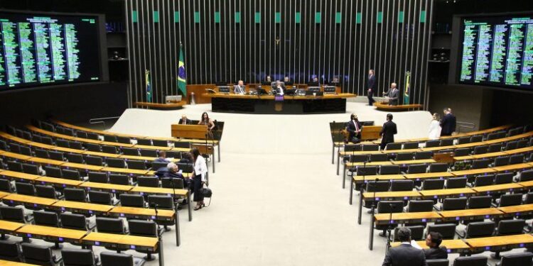 Câmara inicia votações de hoje com análise de projeto sobre microempreendedor individual; acompanhe