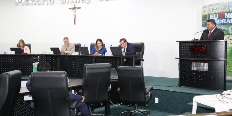 Câmara quer esclarecimentos sobre cobrança da Taxa de Coleta de Lixo