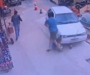 Câmera flagra motorista embriagado atropelando pai e filho de 1 ano em Costa Rica (vídeo)