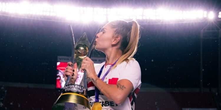 Campeã do Brasileirão, Carol Gil é convocada para amistosos da seleção