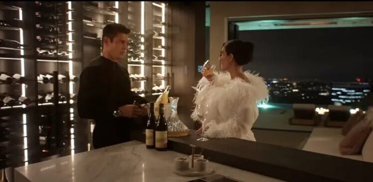 Cauã Reymond aparece sem camisa e com Kim Kardashian na série 'Tudo é justo'; trailer
