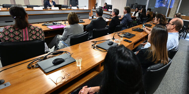 CDH debate políticas públicas voltadas à proteção de meninas nesta quinta