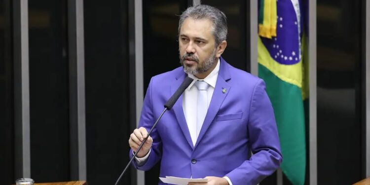 Ceará reelege Elmano governador no primeiro turno