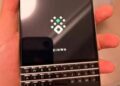 Celular BlackBerry volta com tela touch e sistema atualizado; veja quanto custa