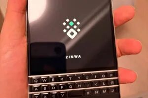 Celular BlackBerry volta com tela touch e sistema atualizado; veja quanto custa